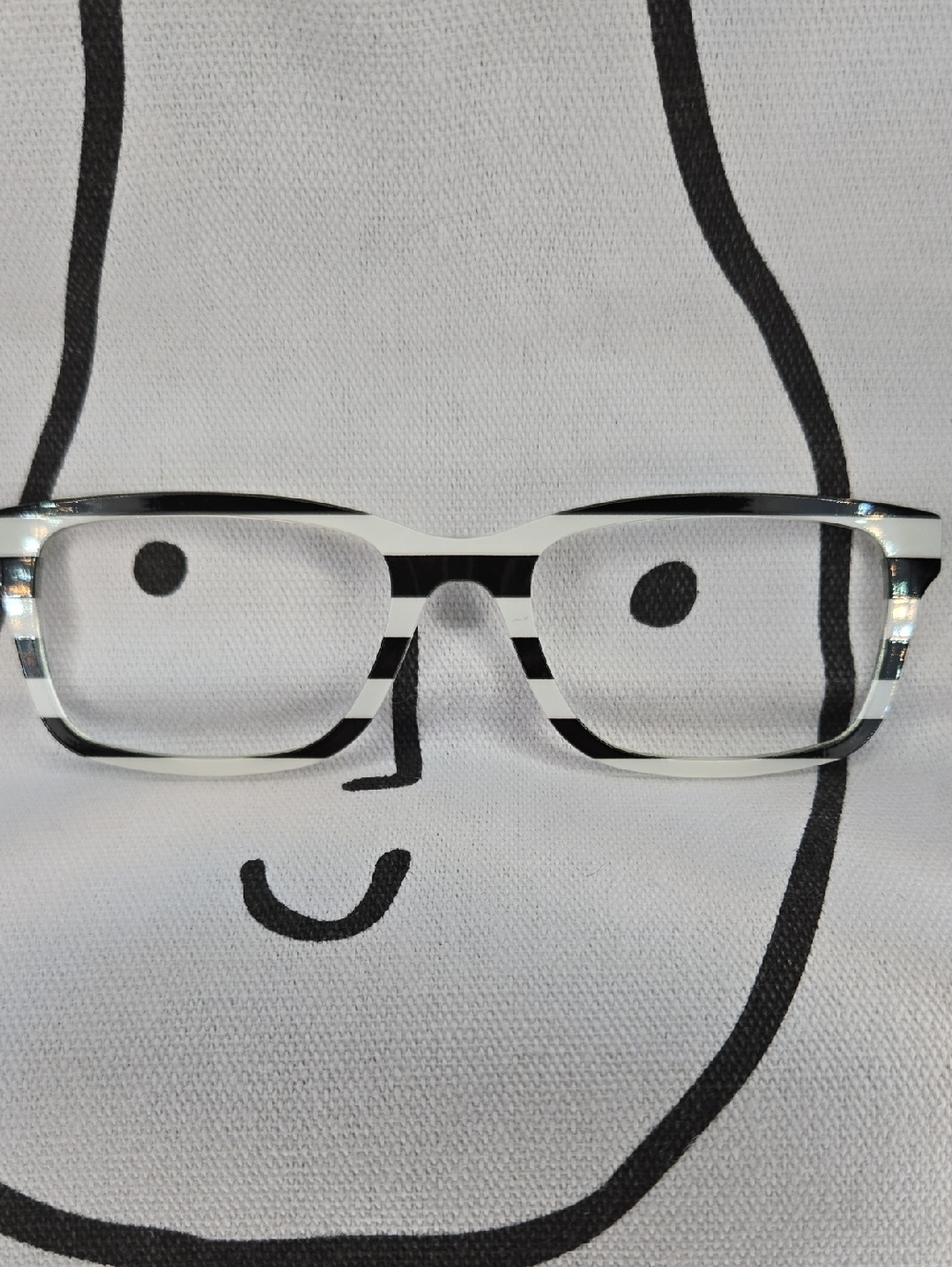 Striped Black and White Magnetic Glasses Top